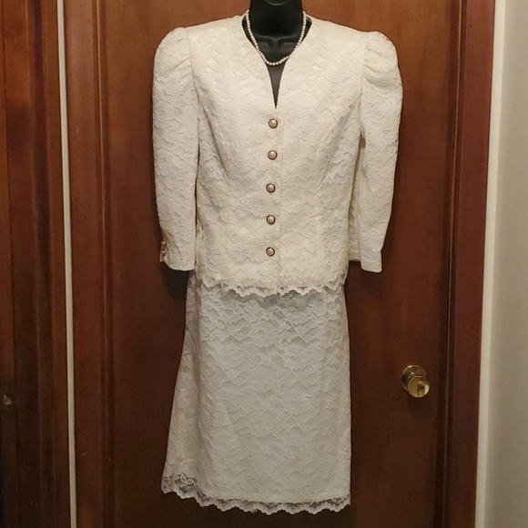 Vintage 2 piece Ivory Lace Suit Sz 12 EUC - Picture 2 of 11